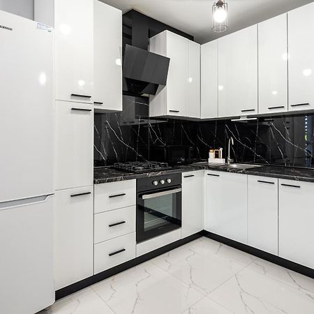 Avalon Time Apartment Lviv Eksteriør billede